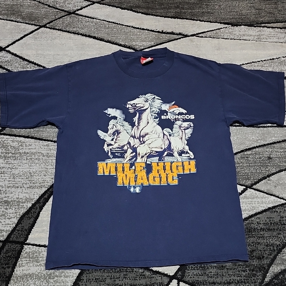 VINTAGE NFL DENVER BRONCOS "MILE HIGH MAGIC" BLUE GRAPHIC CREW-NECK TEE-SHIRT